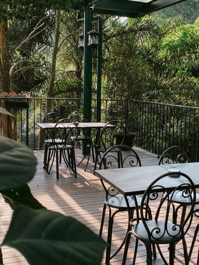 A Unique Rustic-Themed Café in Dago Pakar