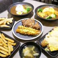 貓奴必來!新店咖哩—迎食流咖哩/蓋飯/歐姆蛋，平價美味，免費加醬加飯一次