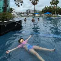 Luxurious pool at Sentosa Cove 