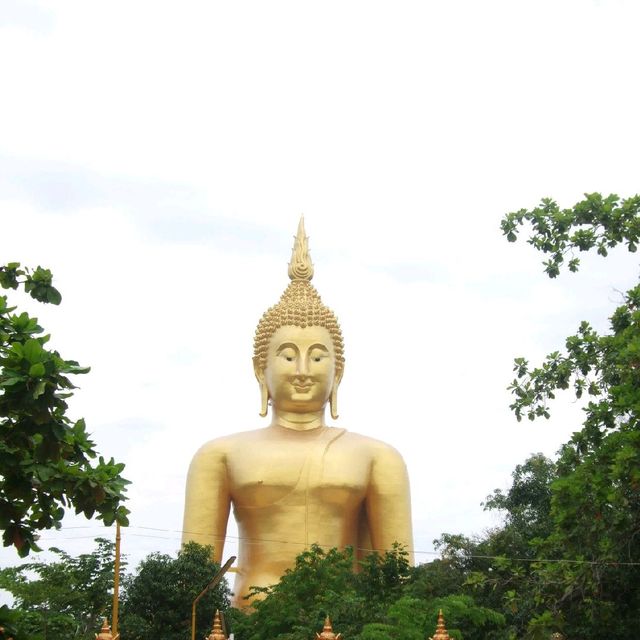 เที่ยววัดม่วง พระองค์ใหญ่ที่สุดในโลก ดูหุ่นปั้น