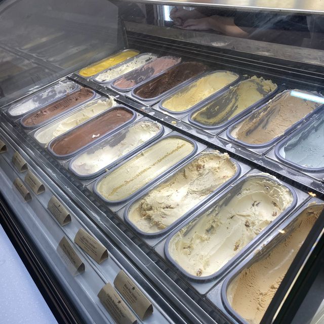 Creamier ice cream parlor, Northshore Plaza