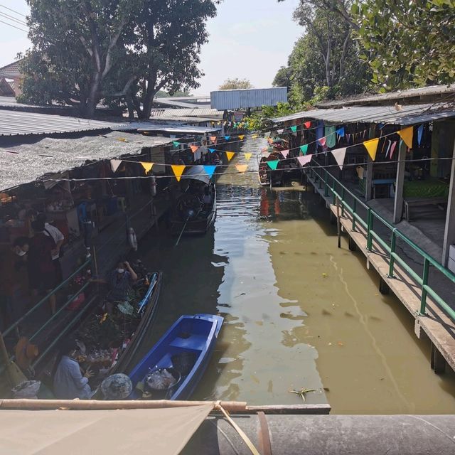 มากินข้าวที่ตลาดน้ำคลองลัดมะยม