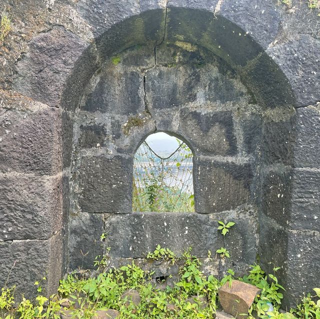 세월의 흔적을 품고 있는 “Belapur Fort”