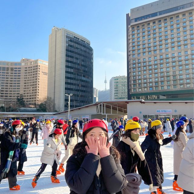서울에 나타난 대형 스케이트장 ⛸️❄️