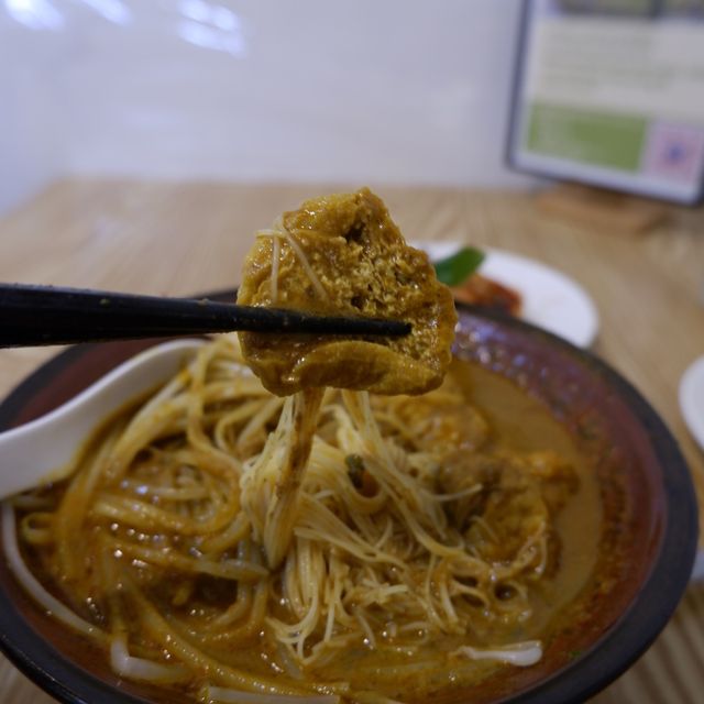 上環隱世食堂，極濃喇沙湯底 