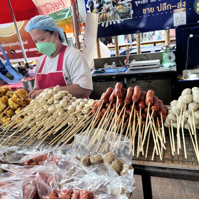 ตามรอยลิซ่า กับลูกชิ้นยืนกินที่บุรีรัมย์