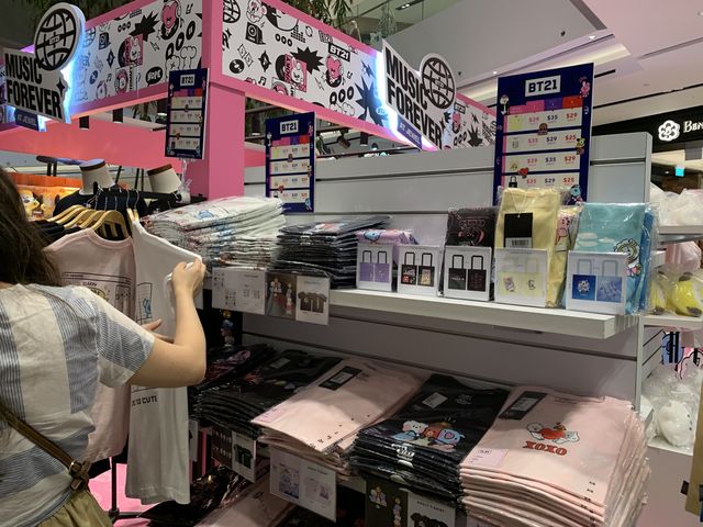 Cute BT21 pop up store 😍! 