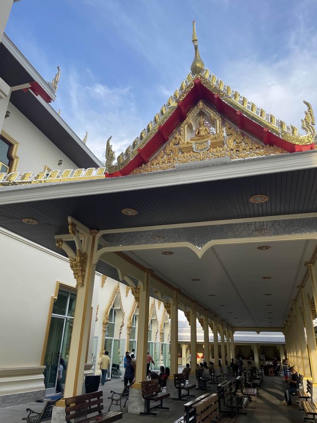 กราบบนบานหลวงพ่อโสธรด้วยไข่ต้ม