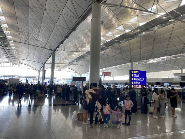 香港國際機場熱鬧盛況
