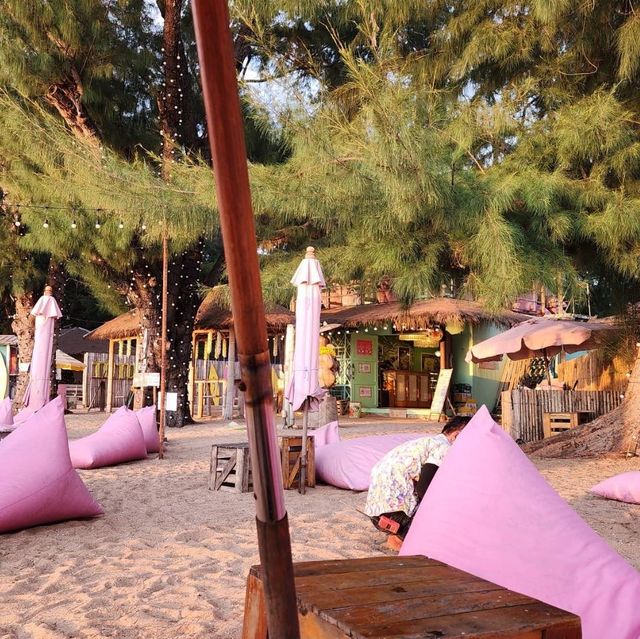Tutu Beach คาเฟ่สีชมพู 🏖️ 