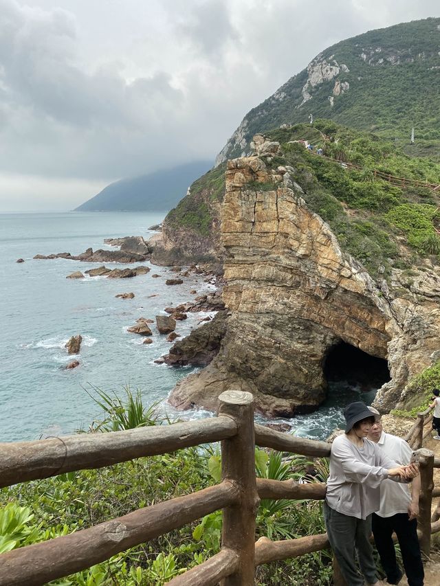 懸崖步道之巨型海蝕洞