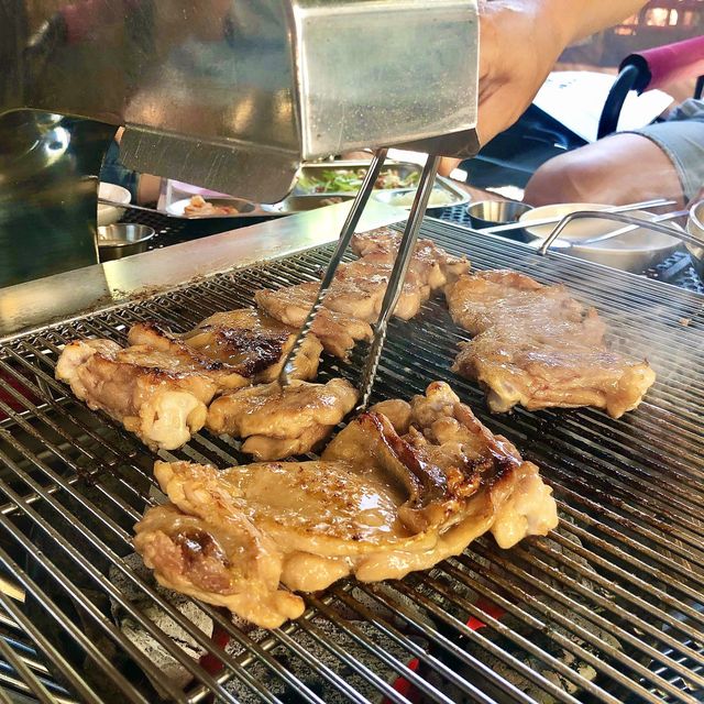 텐트 안에서 닭갈비를 즐기는, 춘천 "콧닭고"
