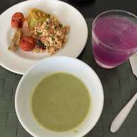 บุฟเฟ่ต์มื้อกลางวันที่ The Square Novotel สีลม