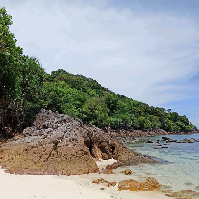 เกาะบุโหลนไม้ไผ่