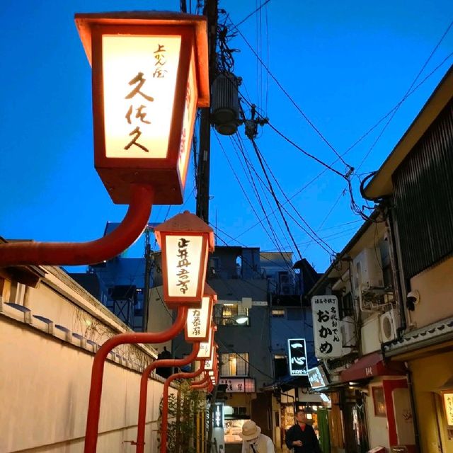 【大阪 法善寺横丁】いちばん美しい黄昏時の法善寺さん✨