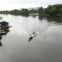 สะพานข้ามแม่น้ำแคว กาญจนบุรี