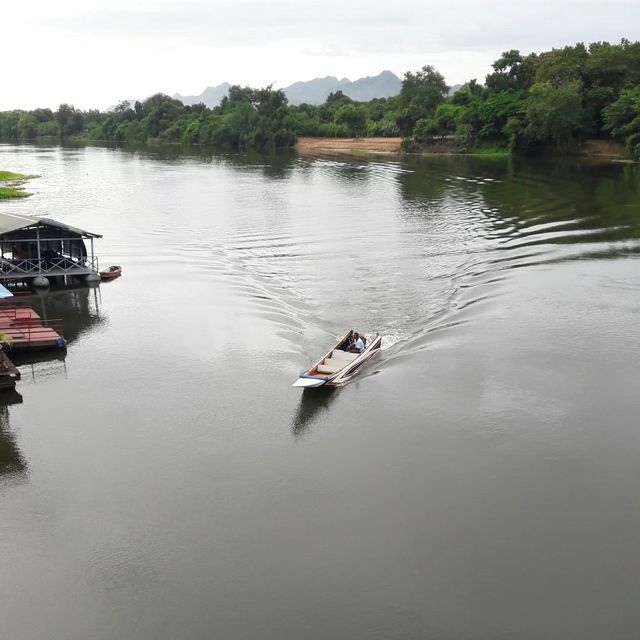 สะพานข้ามแม่น้ำแคว กาญจนบุรี