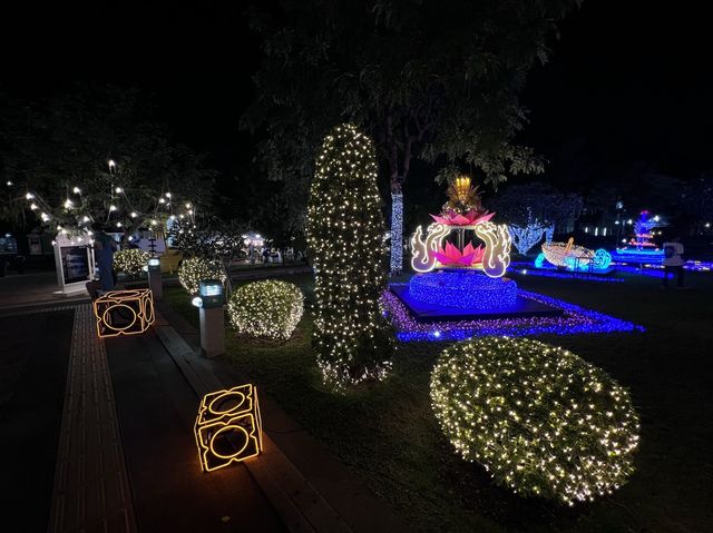 สีสันแห่งสายน้ำ มหกรรมลอยกระทงที่สวนสันติชัยปราการ
