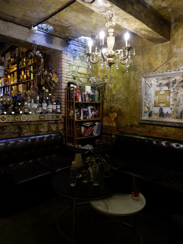 古城內華麗咖啡店與酒吧  