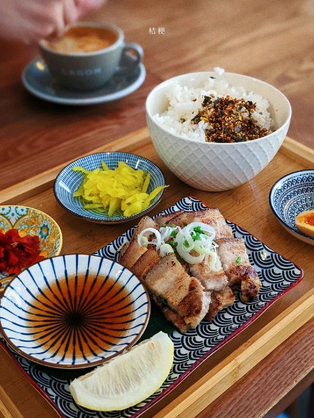 旺角日式份量飽飽定食😋