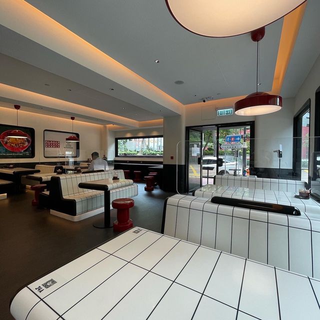 🐔 尖沙咀新潮黑白風米線店
