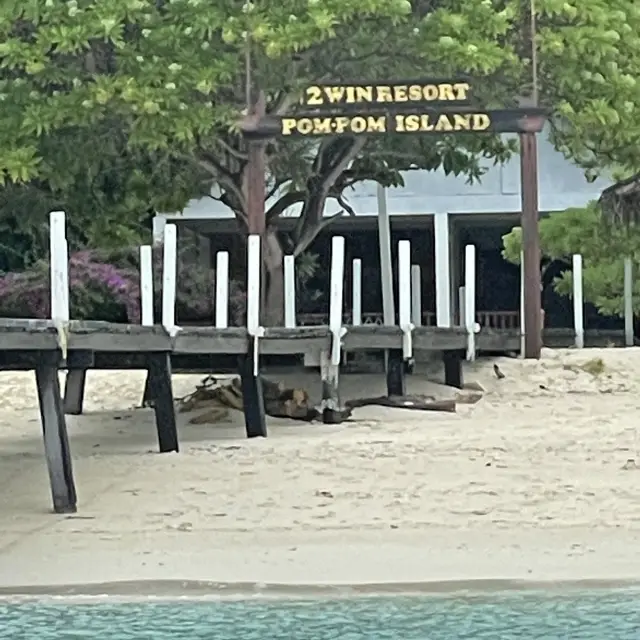 pompom island