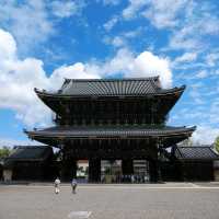 京都府にある荘厳な東本願寺