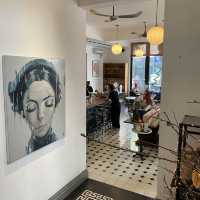 L’usine Modern Cafe 