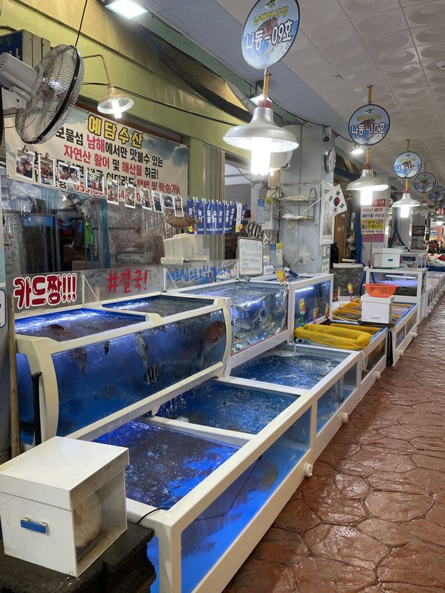 싱싱한 수산물은 남해 전통시장 🦀