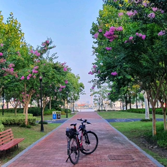 22km cycling path along the Huangpu River 