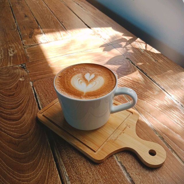 The Lao Cafe' Coffee& Music Angthong
