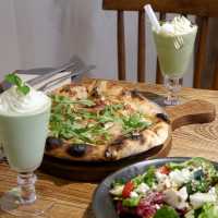 隱於豪宅區的歐式小木屋