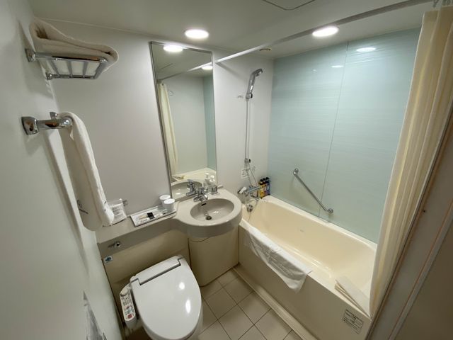 福岡市営地下鉄『祇園駅』すぐ。『ダイワロイネットホテル博多祇園』(部屋内部)