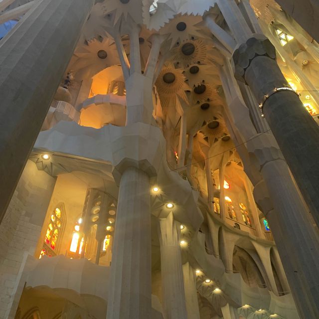 【バルセロナ】スペイン随一の絶景スポット‼︎ステンドグラスが凄すぎた🥺