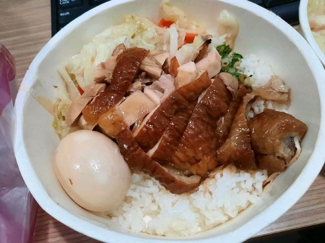 【新北】新莊美食|人氣雞肉飯|食四方土雞肉飯專賣店