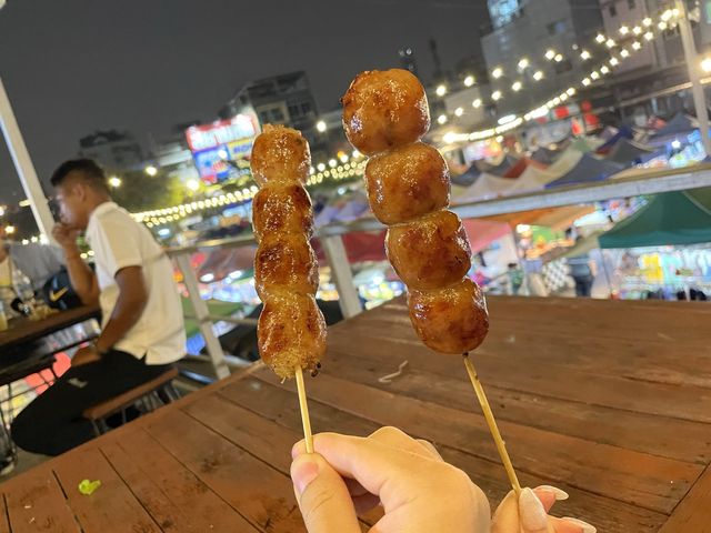 バンコク　タノンスクンビット71通りにあるナイトマーケットで飲んだくれ🍻✨