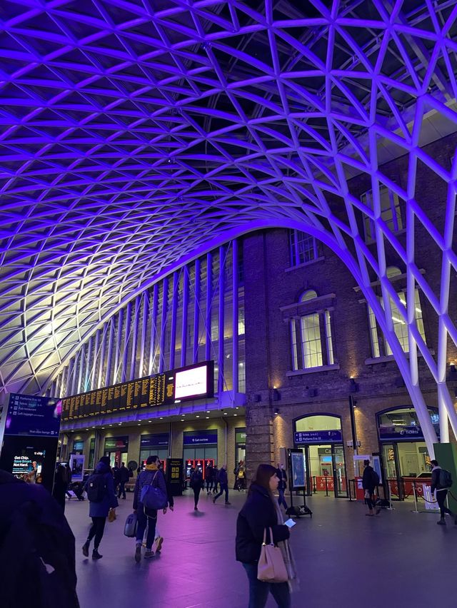 ハリーポッターファン必見、キングクロス駅