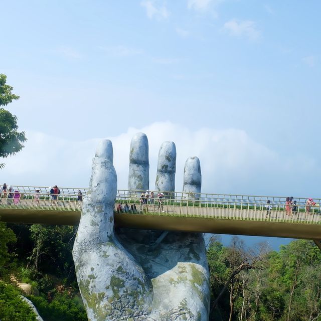 Golden bridge เดินสะพานมือชมวิวสุดปังบนบานาฮิลล์