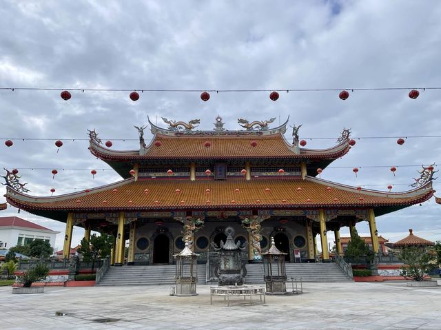 Lian Hua San Ching Tien Temple