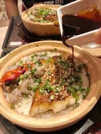 快餐店都有特色煲仔飯～