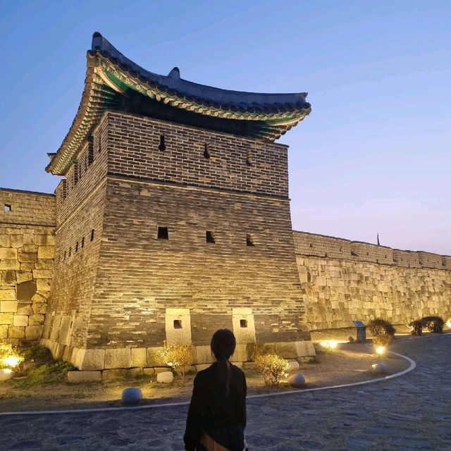 수원의 대표 관광지! 수원 행궁길을 지나 방화수류정에서 나들이도 즐기고 산책도 해보아요!