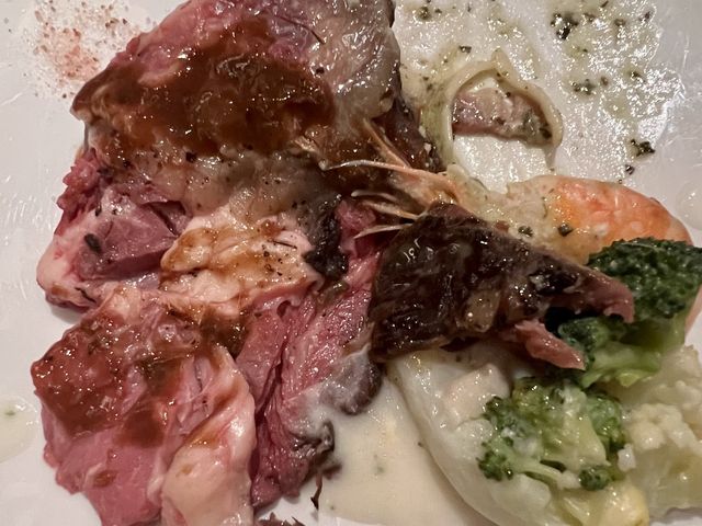 台北自助餐｜喜來登飯店十二廚，甜點精緻好吃，一人還有半隻龍蝦喔