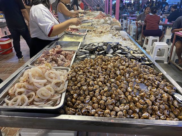 มันปาก หมูกะทะ ตลาดนกฮูก