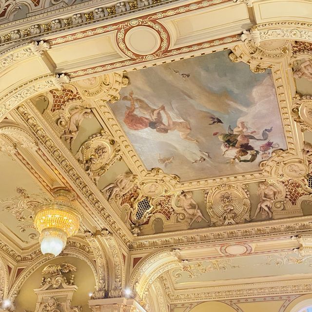 THE MOST BEAUTIFUL CAFE IN THE WORLD 🌍 