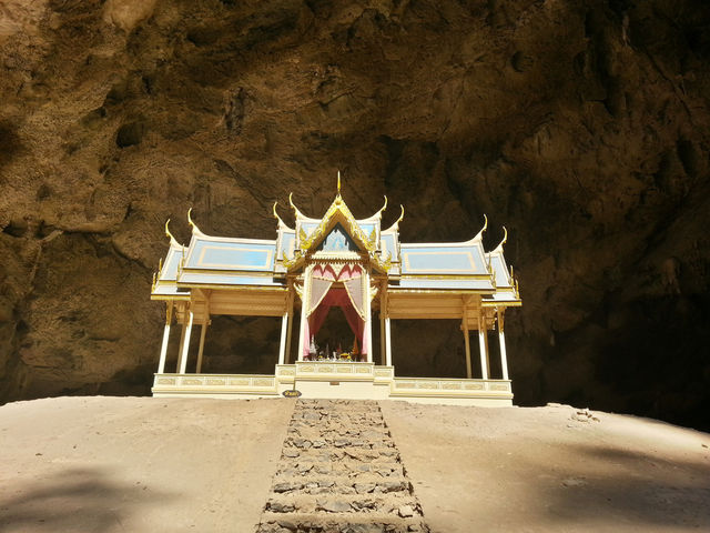 ถ้ำพระยานคร กับปราสาทกลางถ้ำ