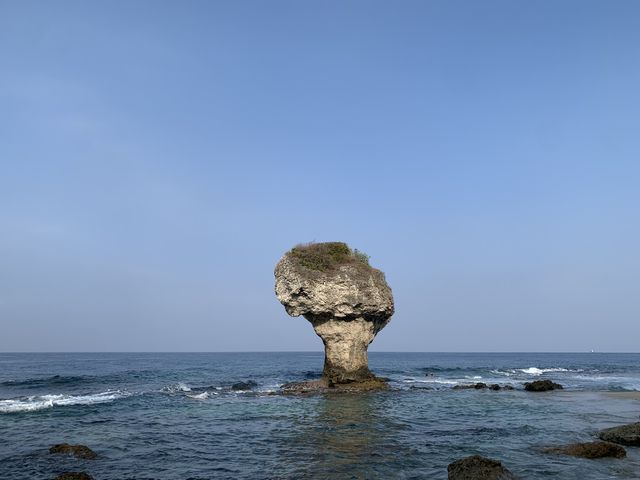 屏東小琉球知名景點-花瓶岩