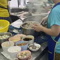 去曼谷排隊食一碗魚蛋粉