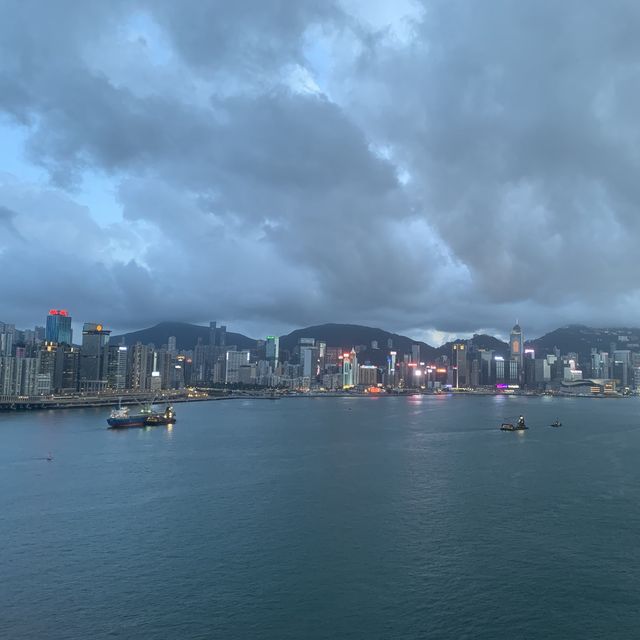 酒店Staycation🤘🏻飽覽維港景色游泳池🏊🏻‍♂️