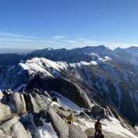 晩秋の燕岳山頂からの景色