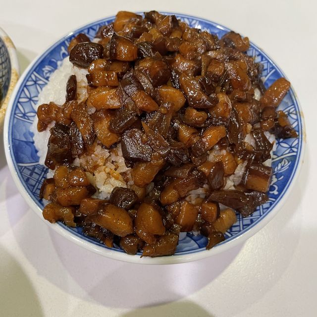【台灣夜市之選 小王煮瓜】台北必吃魯肉飯 ｜清湯瓜仔肉湯 ｜蒜泥雞